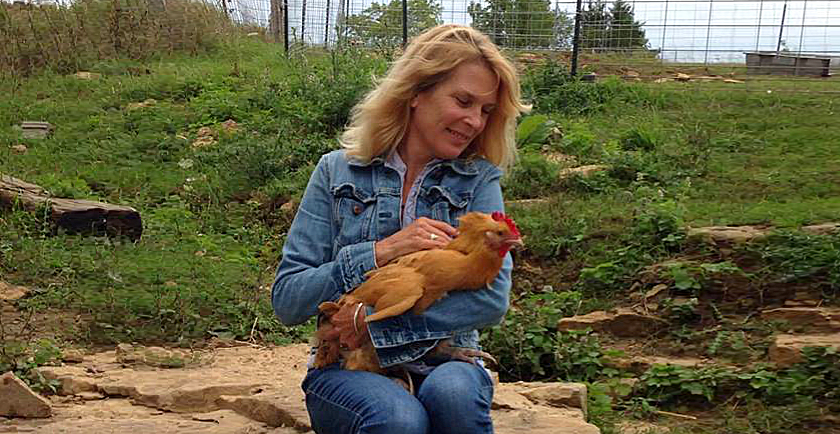 Changing The World: Women Who Save Animals 👩🏽‍ 🐔 🐈 🐕